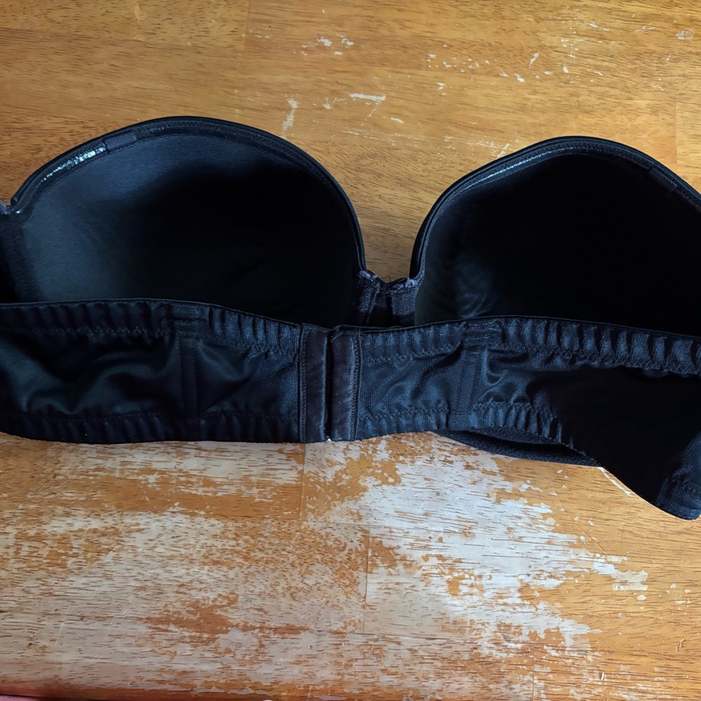 Black Strapless Bra with Molded Cups and Wide Band - Picture 7 of 13